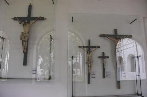Santo Domingo crosses